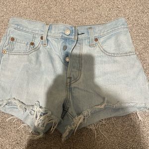 light-medium wash Levi’s 501 jean shorts